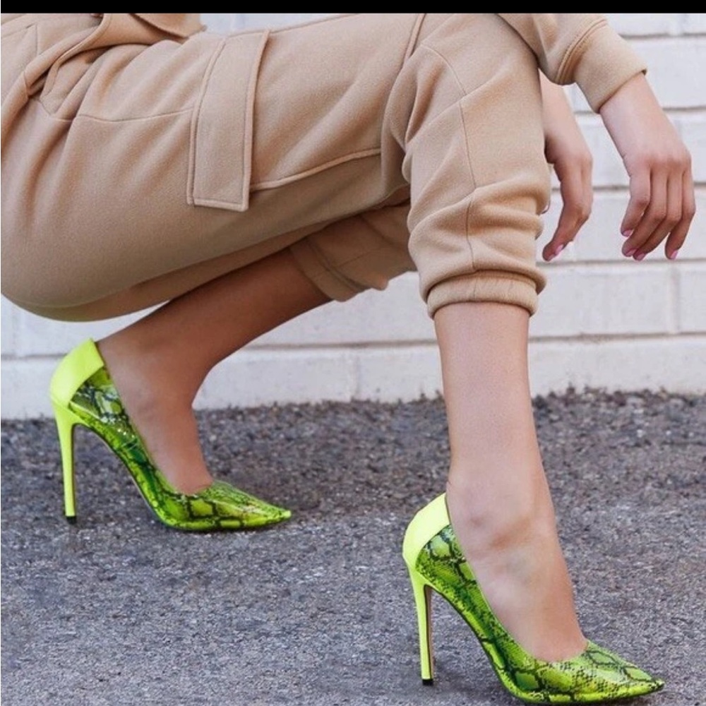 Jessica Simpson Pixera  snake print Pumps - Picture 2 of 7